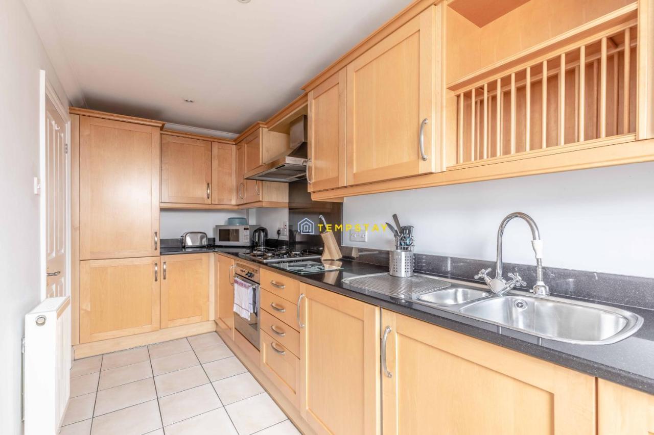 Perfect Spot In & Free Parking! * Windsor