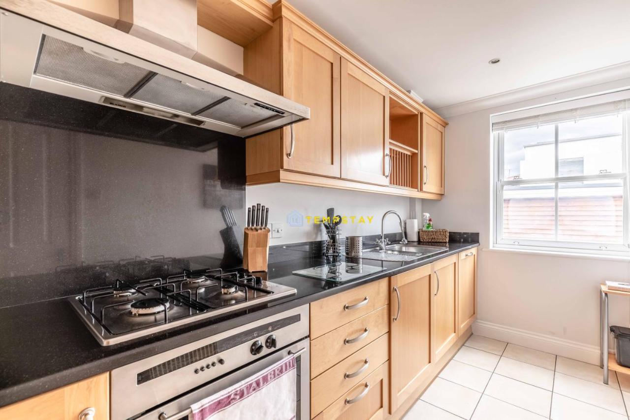 Apartment Perfect Spot In & Free Parking!