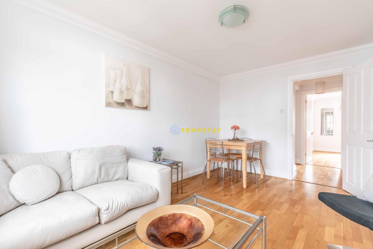 Apartment Perfect Spot In & Free Parking! Windsor