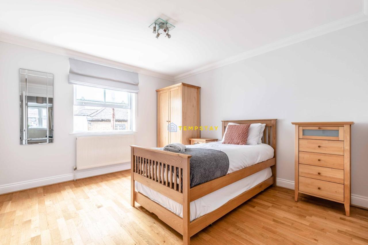 Apartment Perfect Spot In & Free Parking!