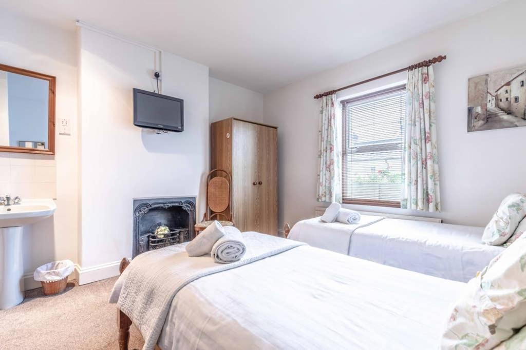Holiday home 4 Bed 3 Baths In Windsor! Walk 2 The Sights! Legoland 5 Min Drive