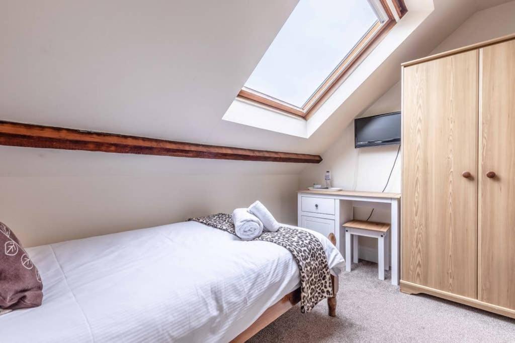 Holiday home 4 Bed 3 Baths In Windsor! Walk 2 The Sights! Legoland 5 Min Drive Windsor