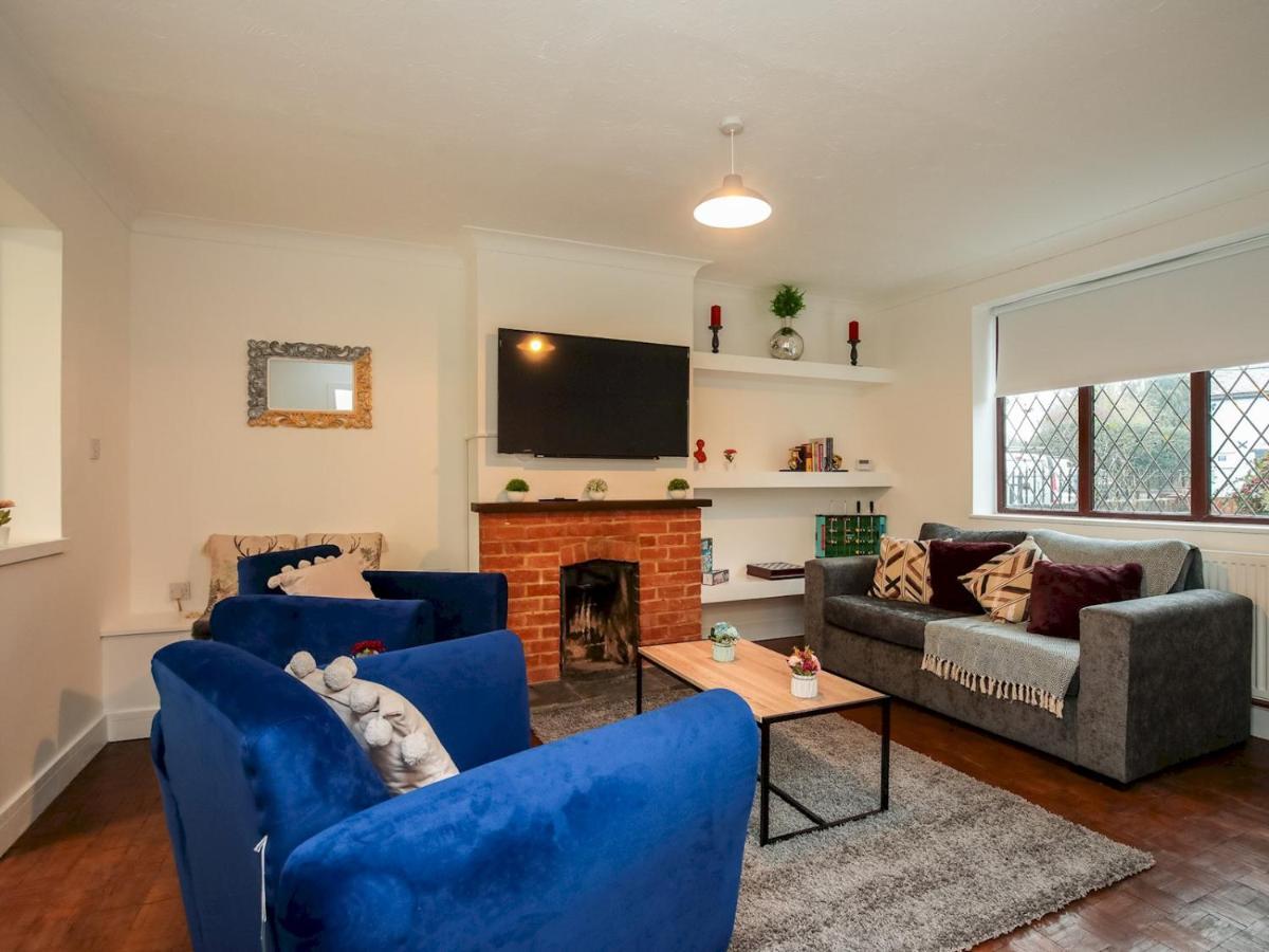 Pass The Keys Fabulous 6 Sleeper Great Location Holiday home *
