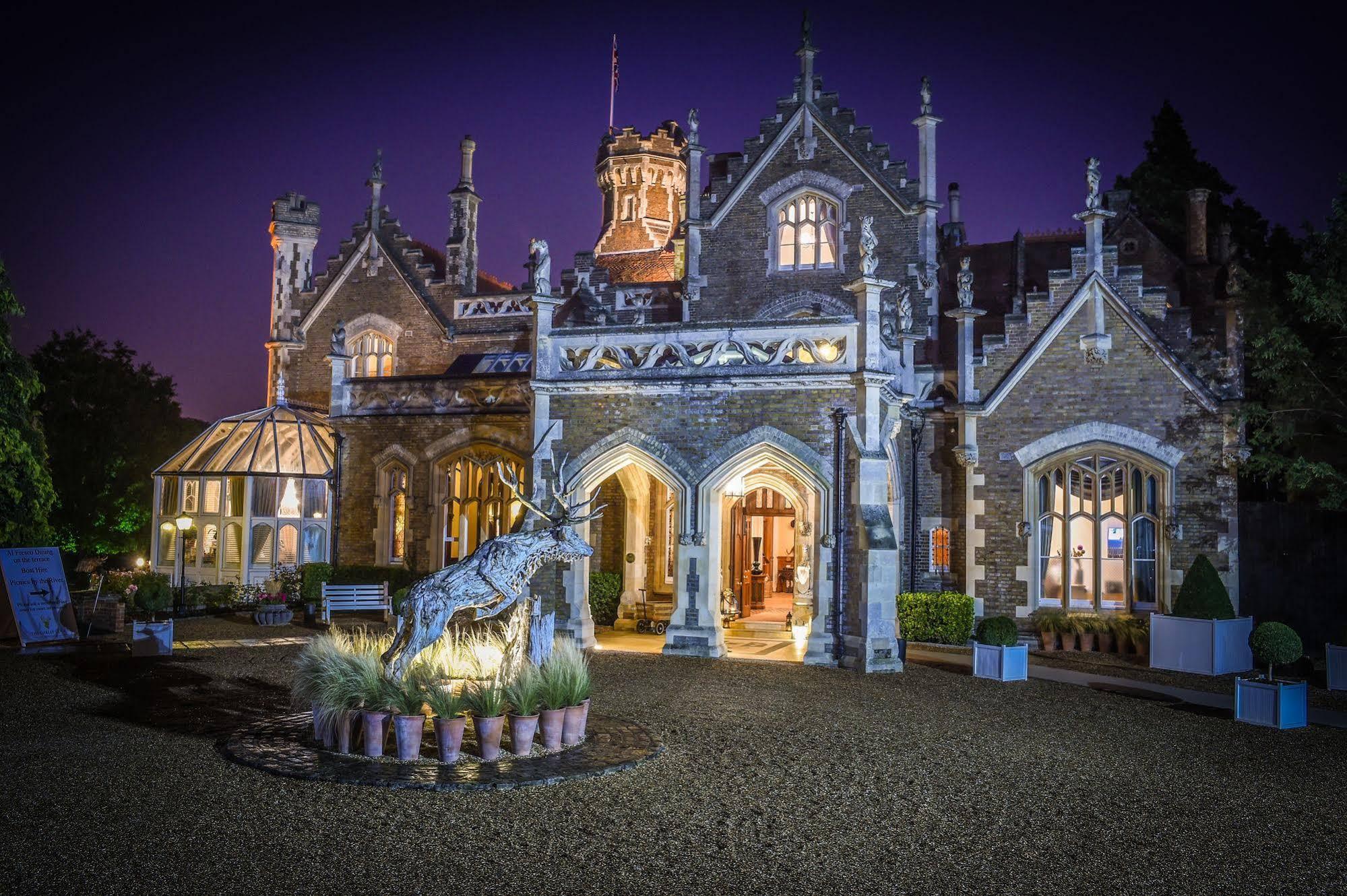 Oakley Court 4* Windsor