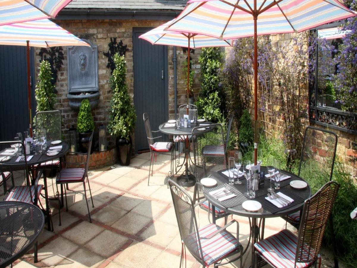 Bed & Breakfast Gilbey's Bar, Restaurant & Townhouse Windsor