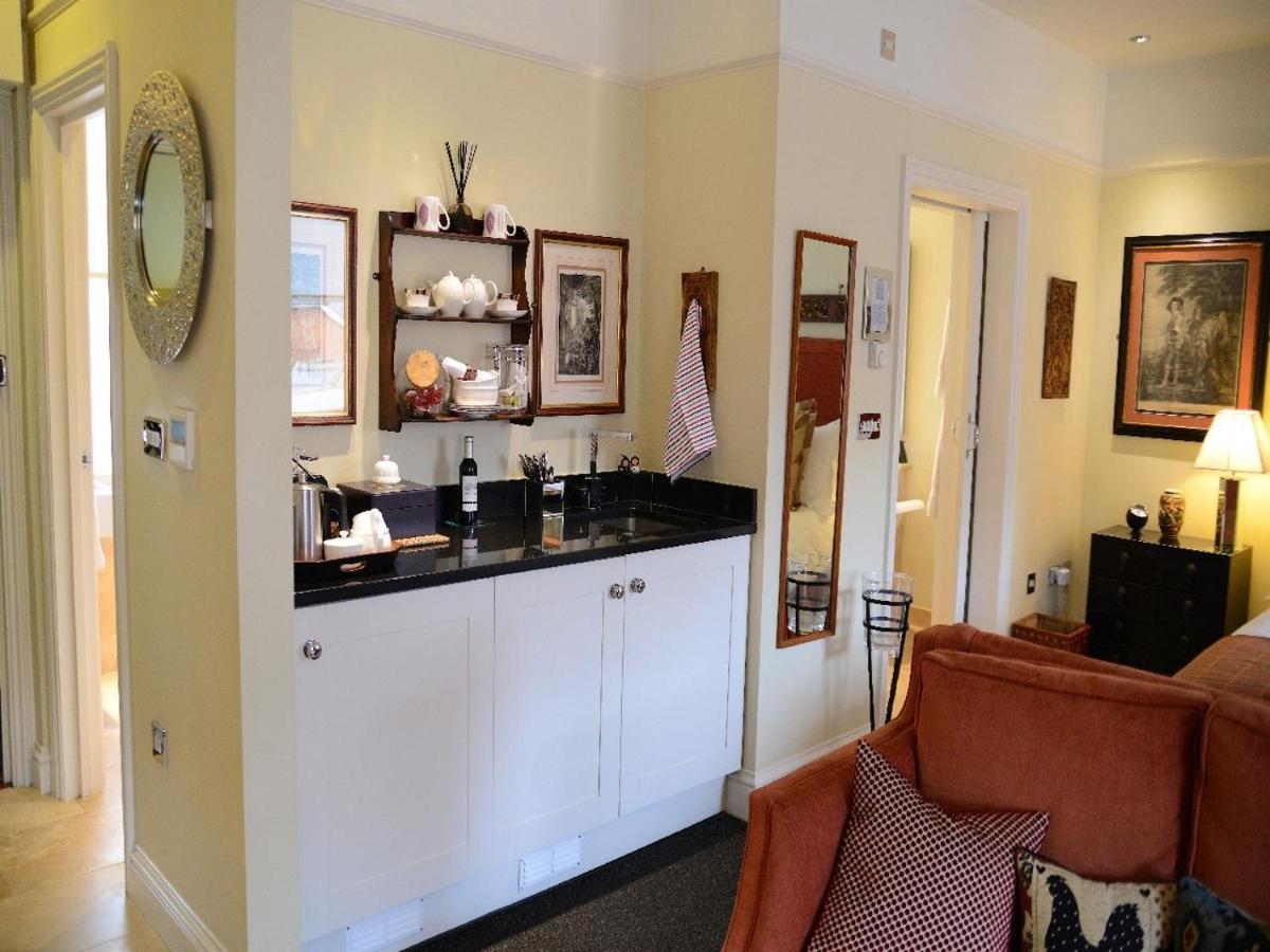 Gilbey's Bar, Restaurant & Townhouse