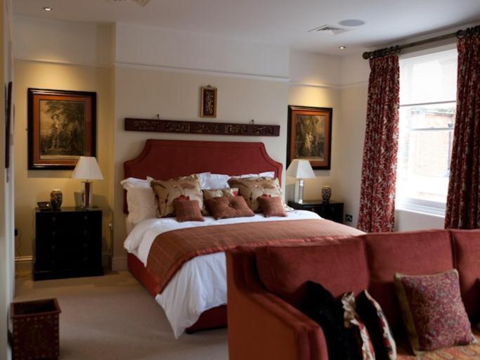 Gilbey's Bar, Restaurant & Townhouse Bed & Breakfast Windsor