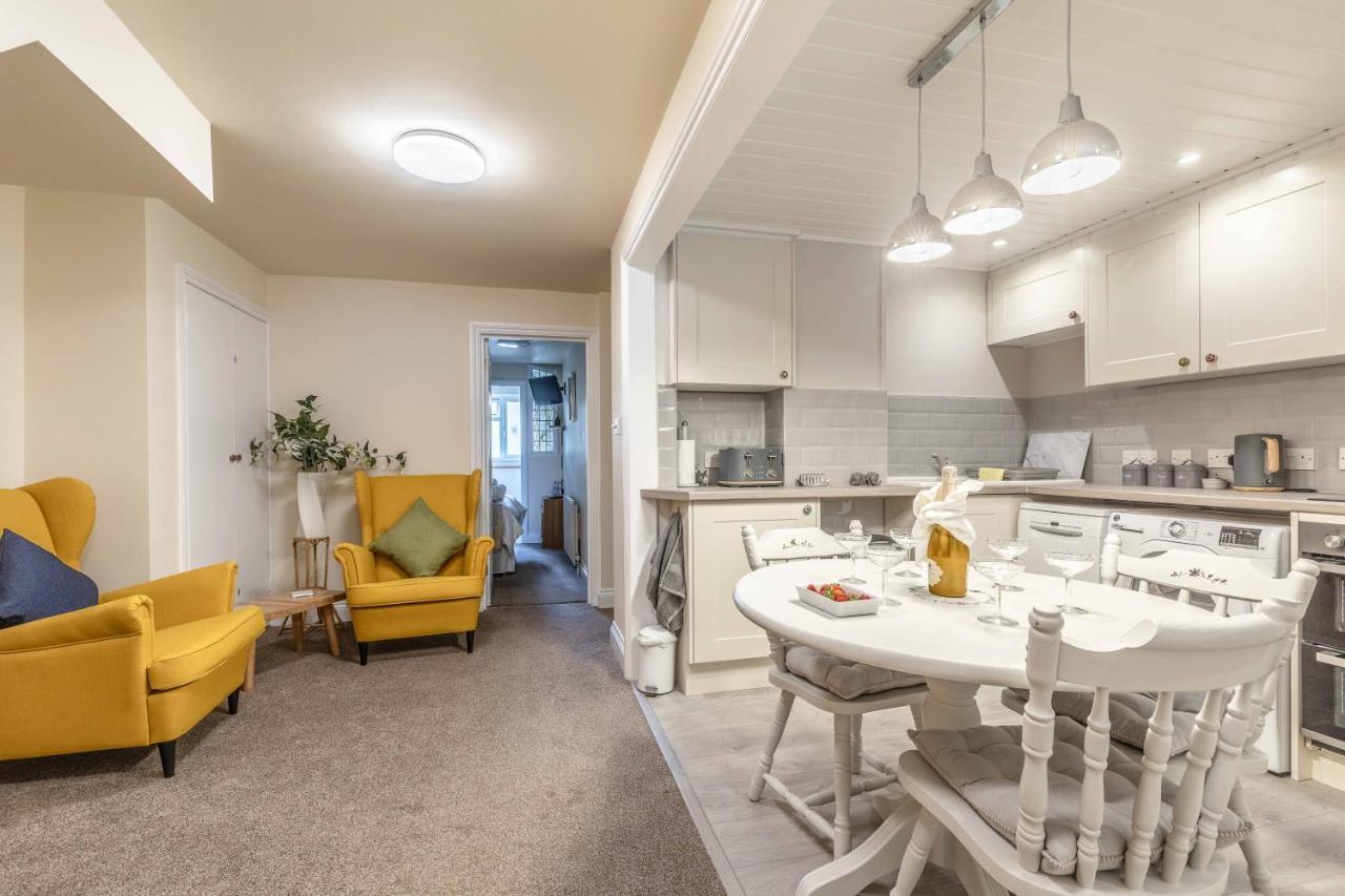 Windsor, 2 Bedroom 2 Bathroom, 5 Minutes To Castle Windsor