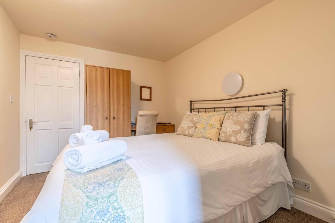 Windsor, 2 Bedroom 2 Bathroom, 5 Minutes To Castle *
