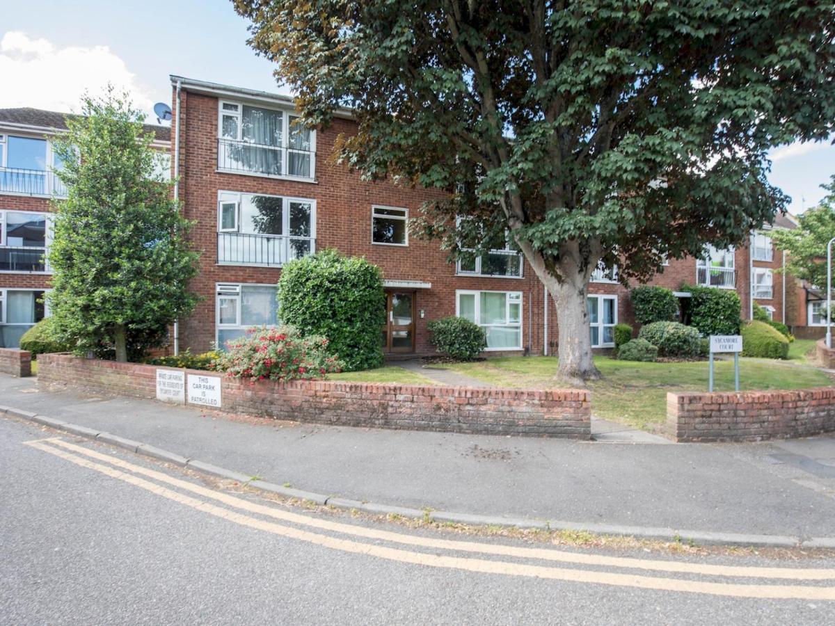 Pass The Keys Stylish 2 Bedroom Flat With Free Parking In Windsor