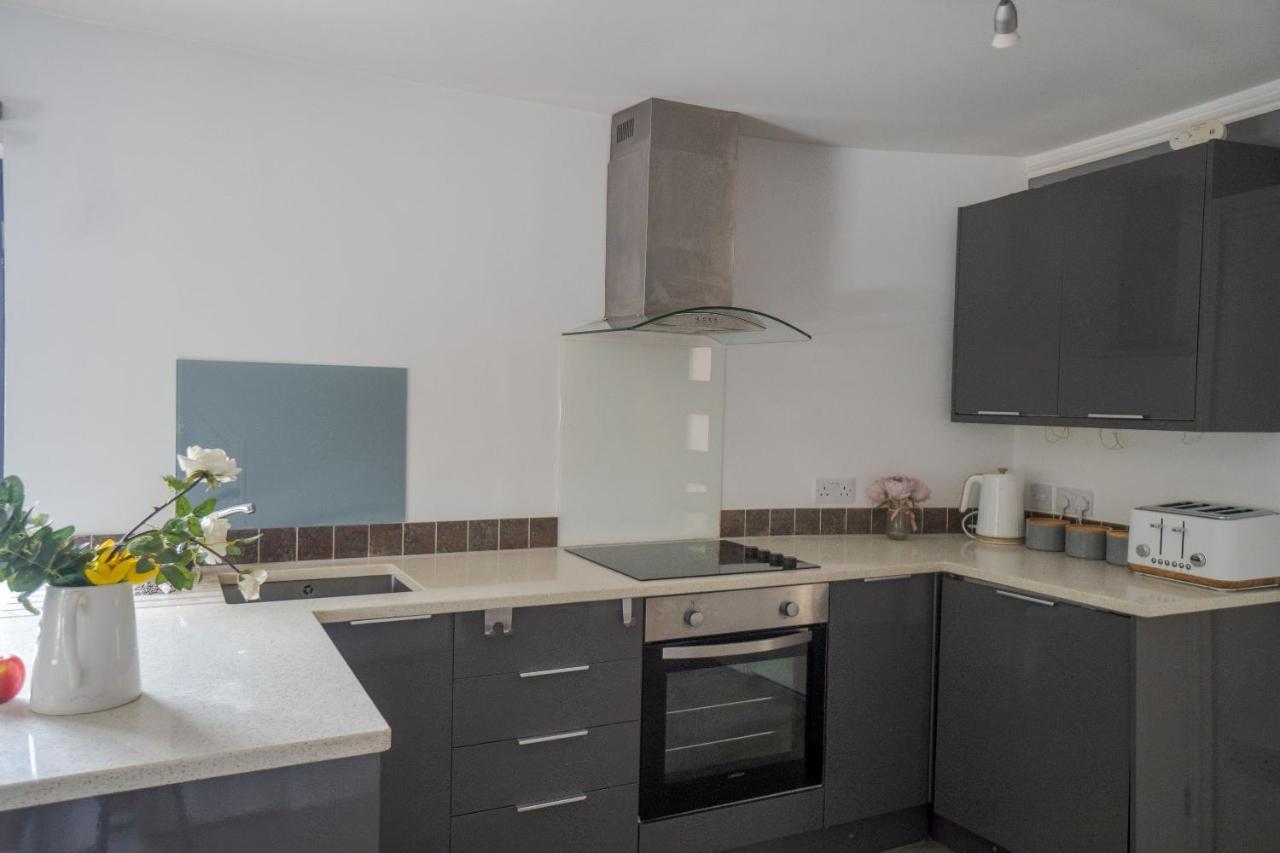 Castle & Shops On Your Doorstep & Parking Apartment Windsor