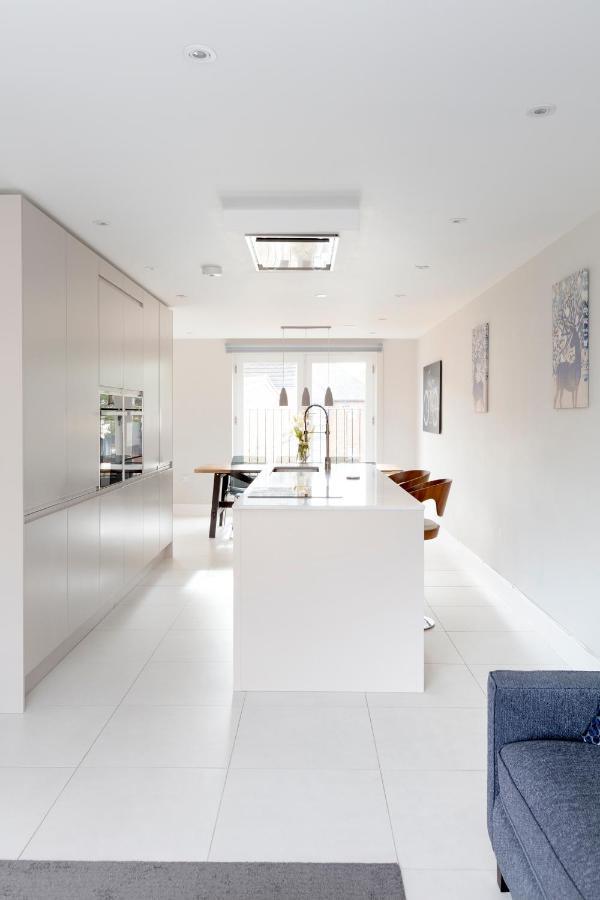 Fabulous Town House With Parking *