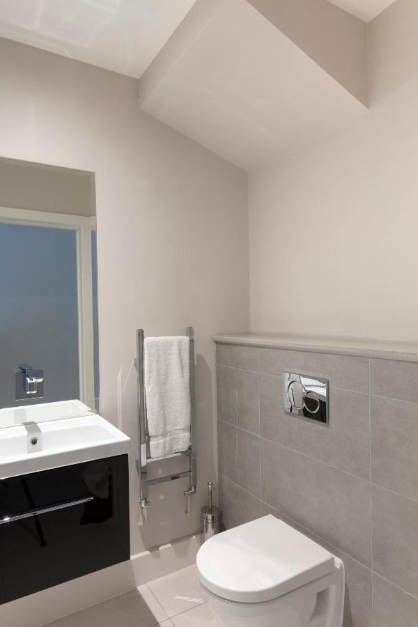 Fabulous Town House With Parking *