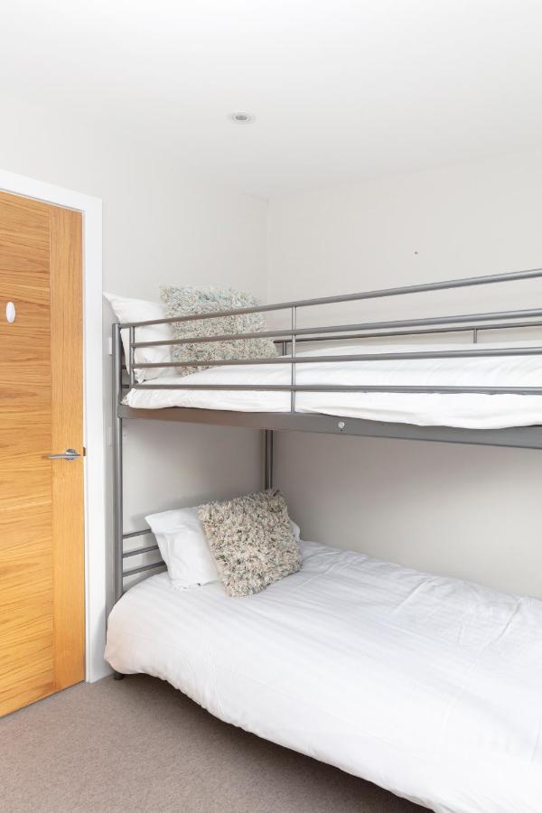 Fabulous Town House With Parking * Windsor