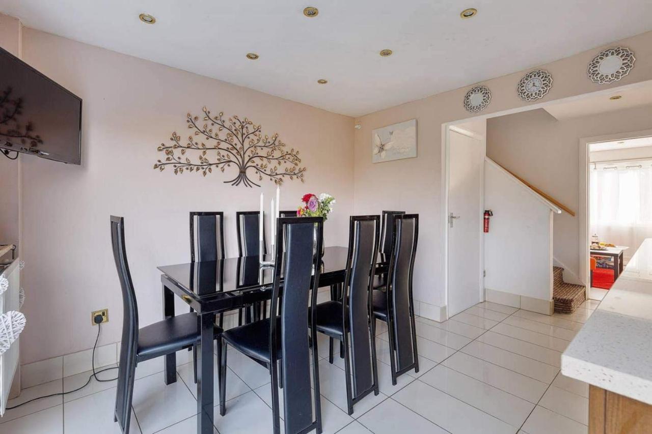 Holiday home Cosy 3 Bed Home, Families And Contractors, Direct For Rates