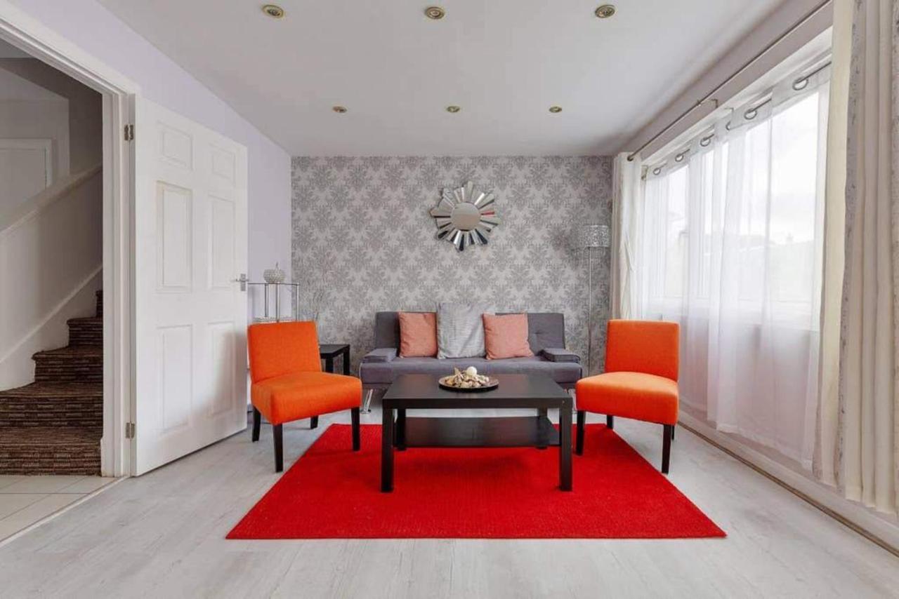 Cosy 3 Bed Home, Families And Contractors, Direct For Rates *