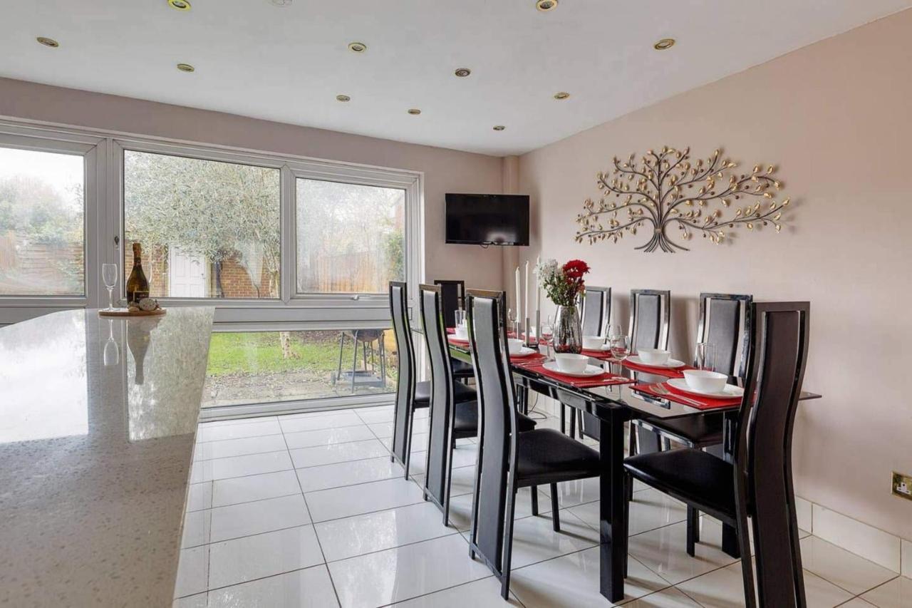 Holiday home Cosy 3 Bed Home, Families And Contractors, Direct For Rates
