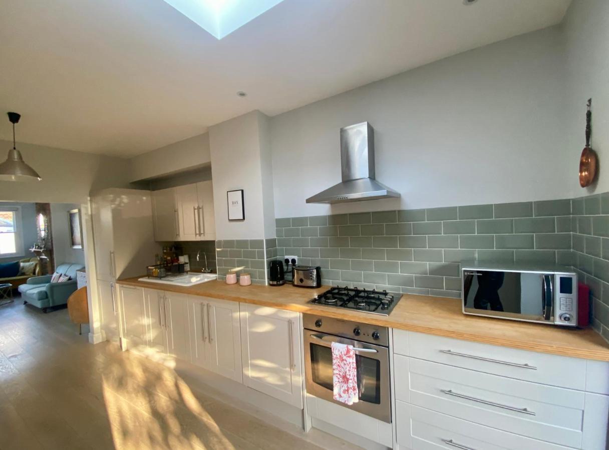 Delightful 2 Bedroom House Central * Windsor