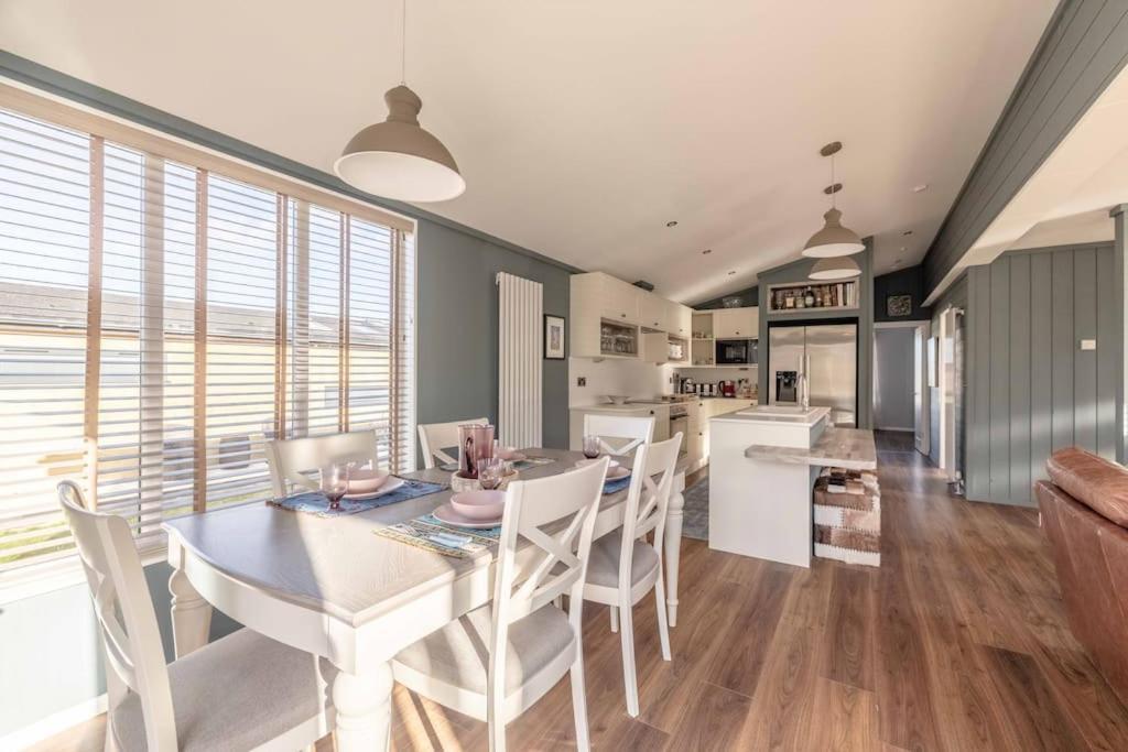 Waterfront Racecourse Marina Holiday home Windsor