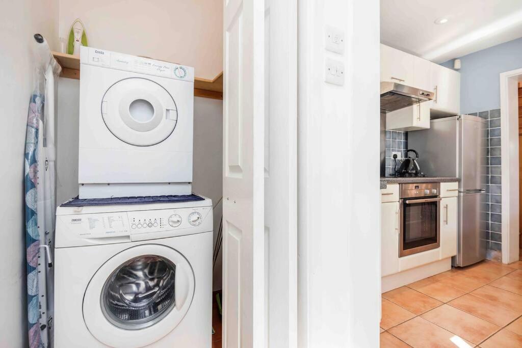 Stunning Victorian 3 Bed House Windsor