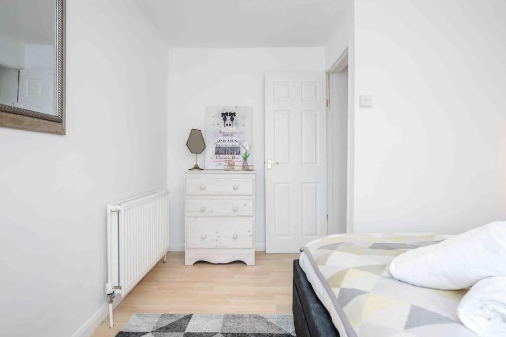Stunning Victorian 3 Bed House Windsor
