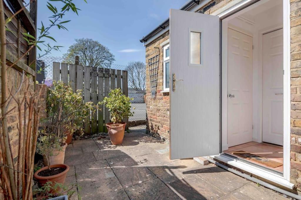 Stunning Victorian 3 Bed House Windsor