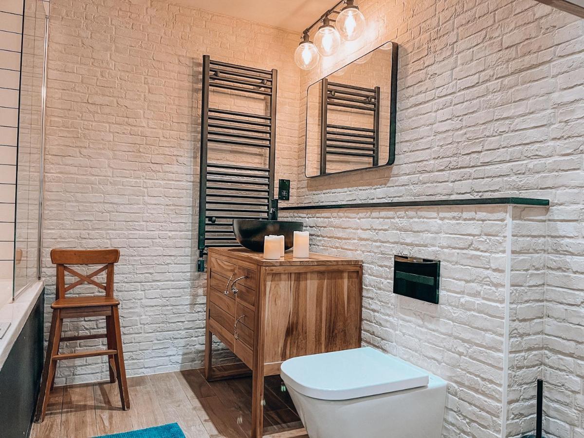 Modern Studio With Private Garden In * Windsor