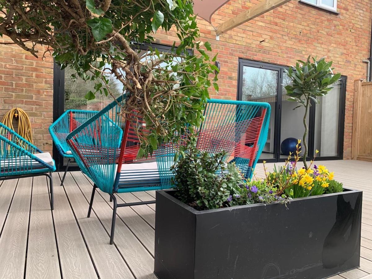Modern Studio With Private Garden In * Windsor