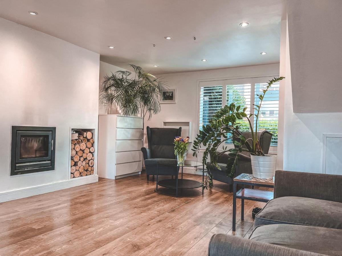 Modern Studio With Private Garden In * Windsor