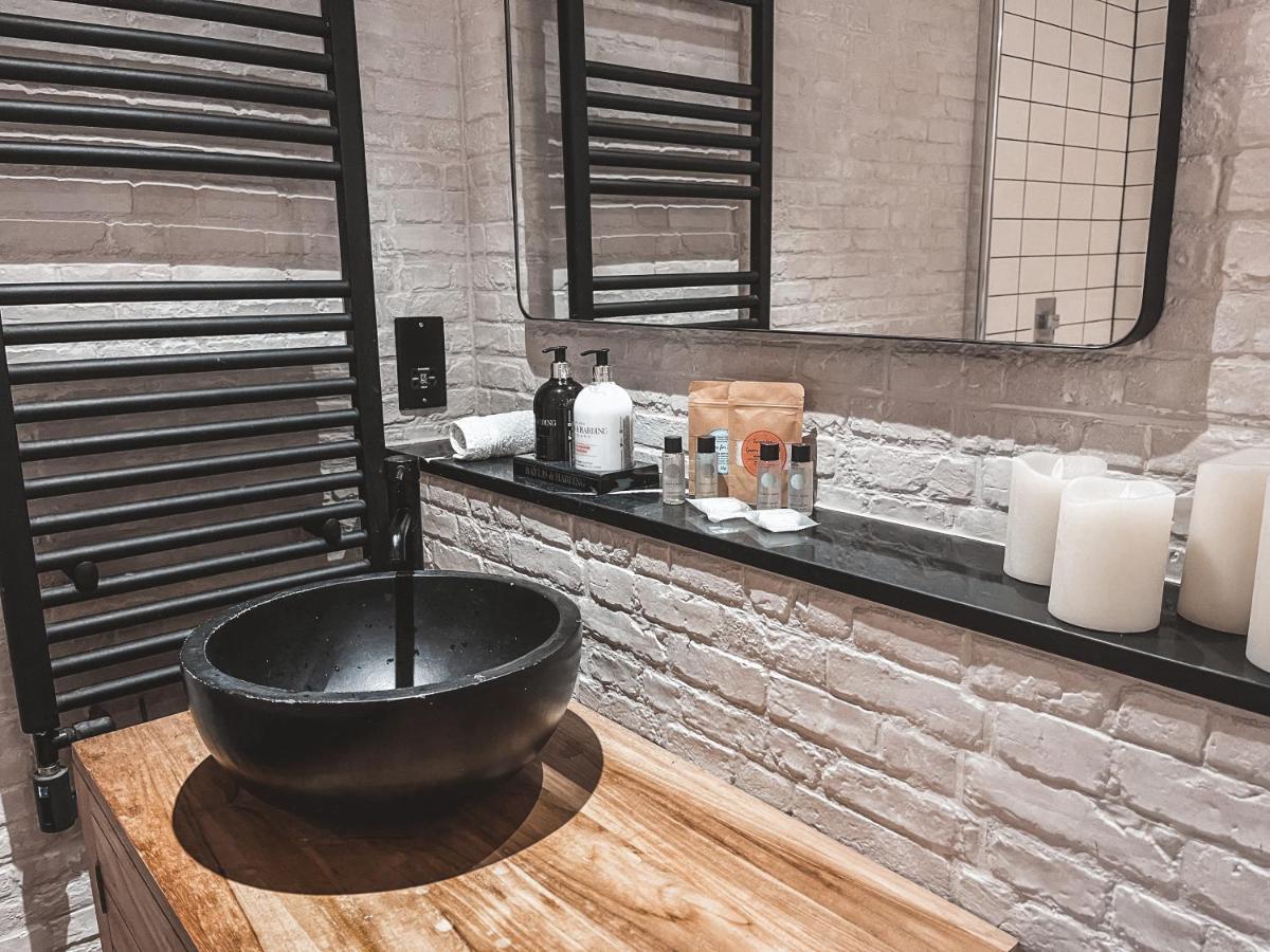 Modern Studio With Private Garden In Apartment *