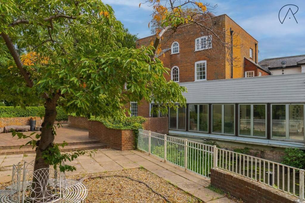 Holiday home The Old Mill House, Riverside Hidden Gem! *