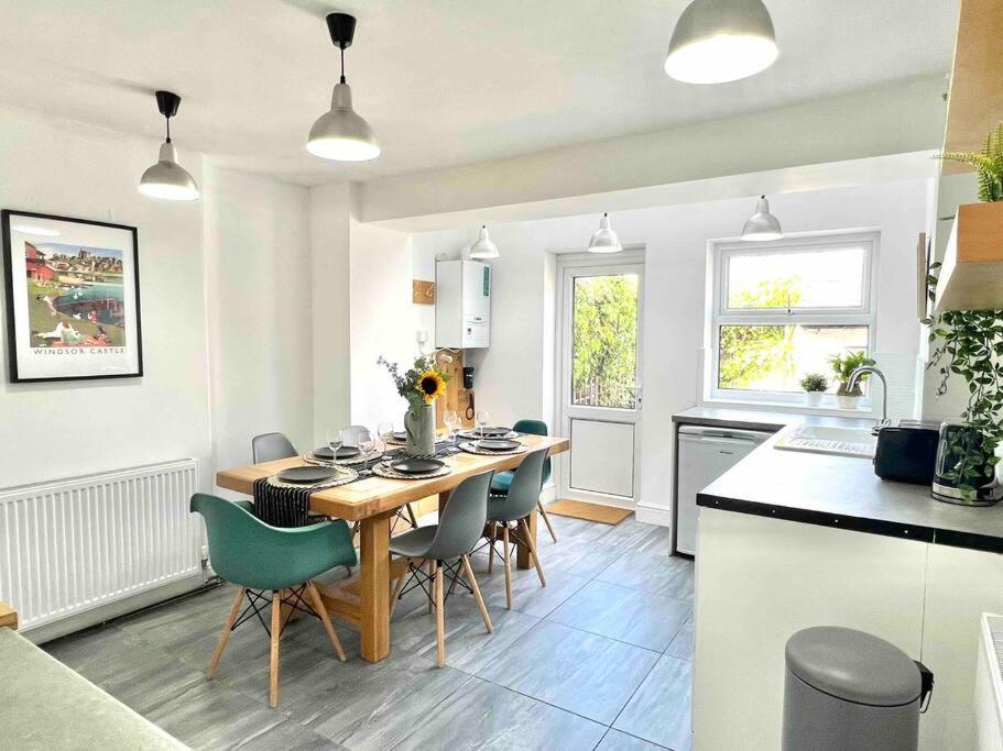 Beautiful Cottage, Amazing Location, The Castle, Ascot, Legoland, Free Parking Super Close Holiday home *