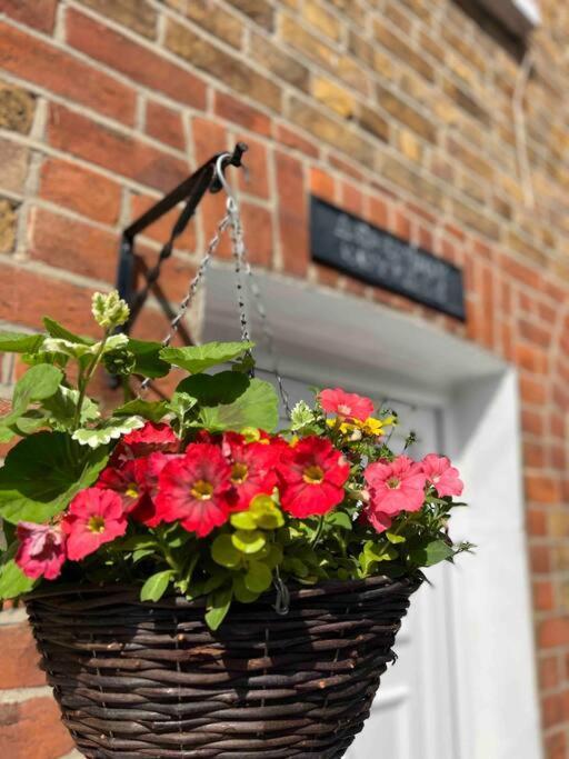 Beautiful Cottage, Amazing Location, The Castle, Ascot, Legoland, Free Parking Super Close *