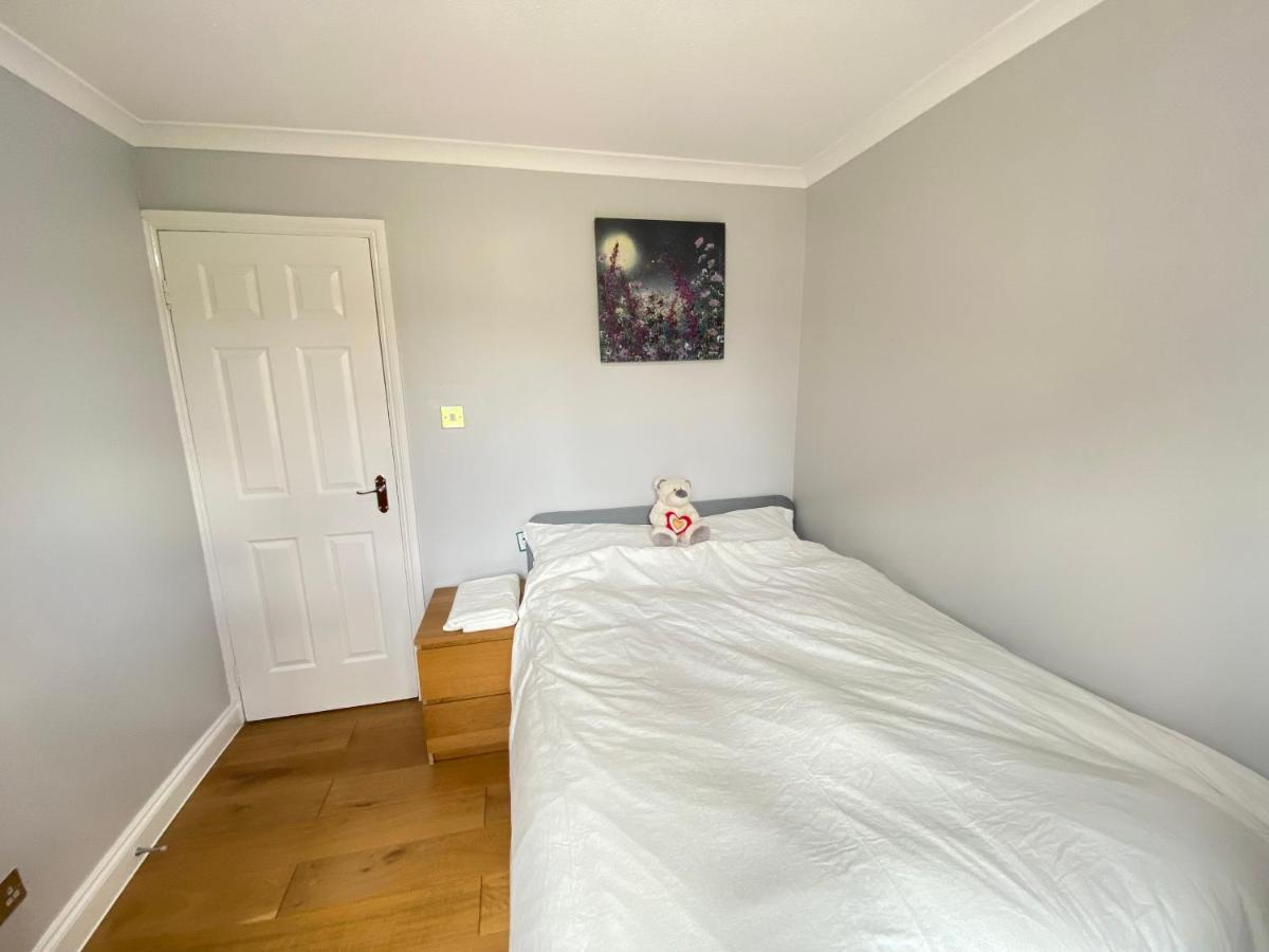 Three Bedrooms House In Apartamento Windsor