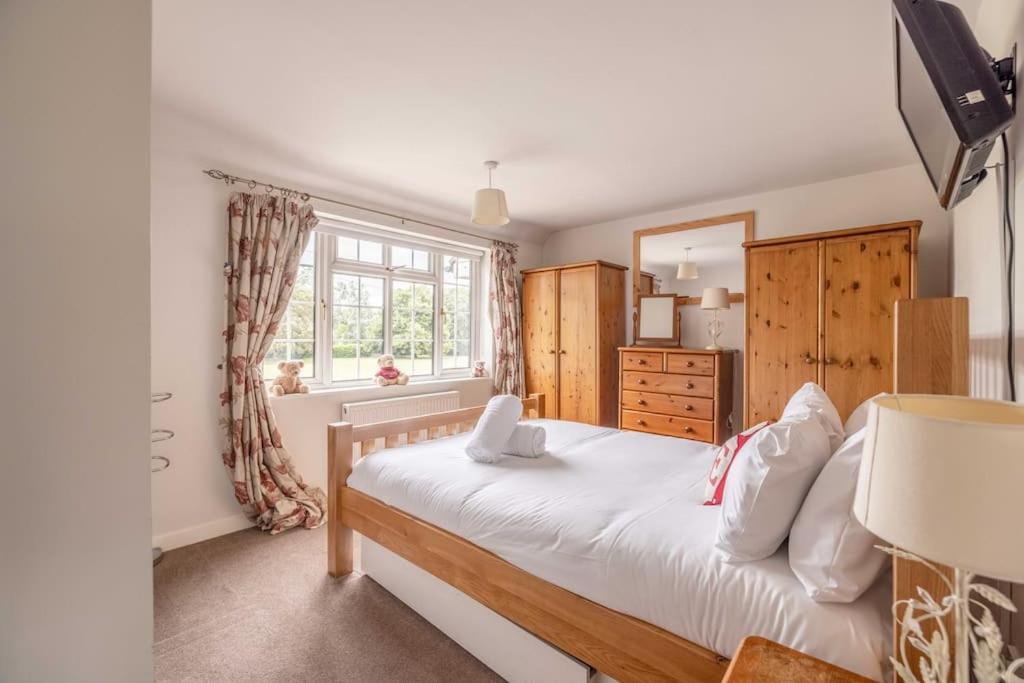 3-bed Family With Parking & Large Garden Windsor