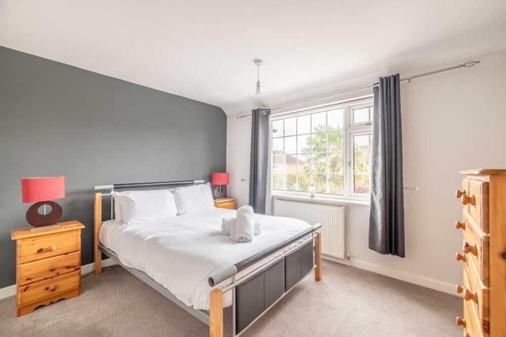 3-bed Family With Parking & Large Garden Holiday home Windsor