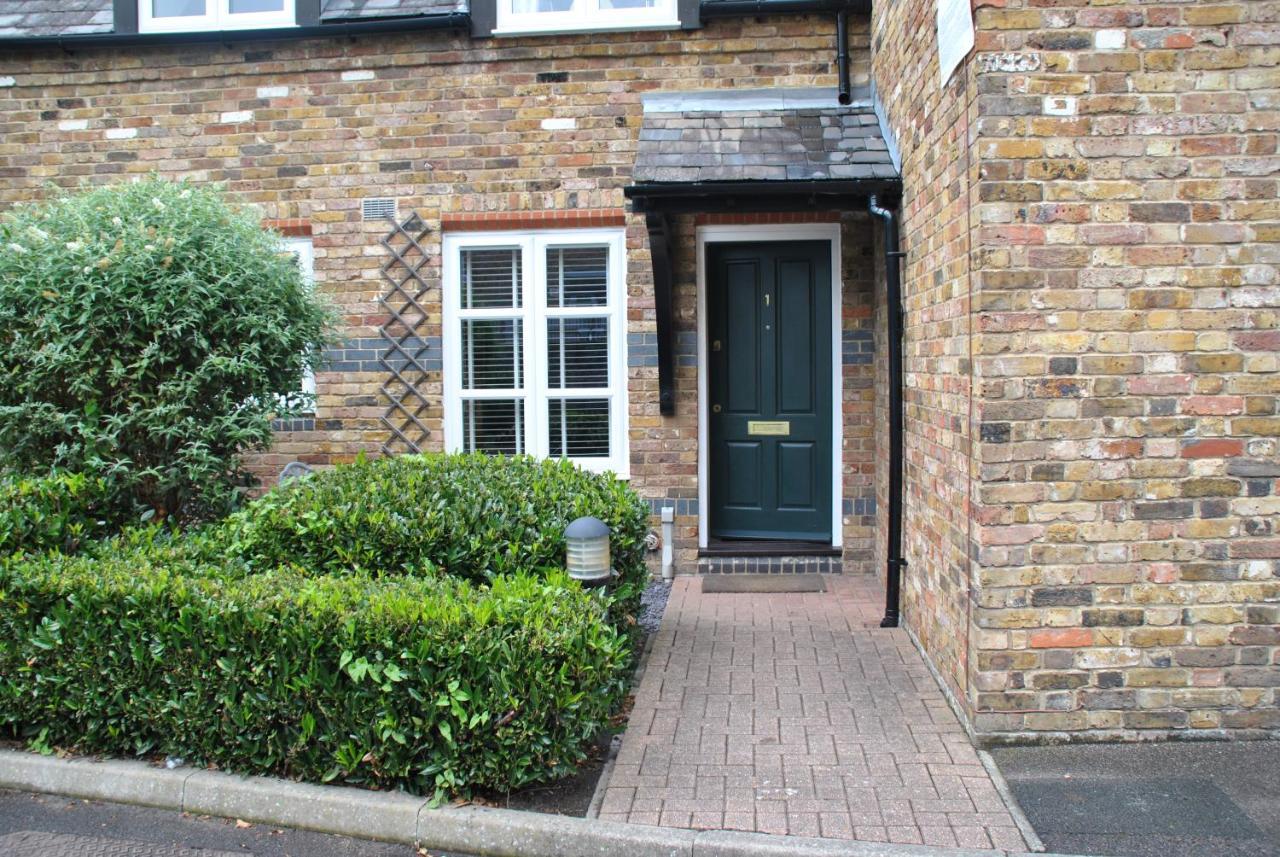 Alexandra Court One Bedroom Central Windsor Flats With Parking