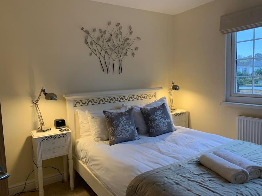 3 Bedroom House With Parking And Garden Windsor