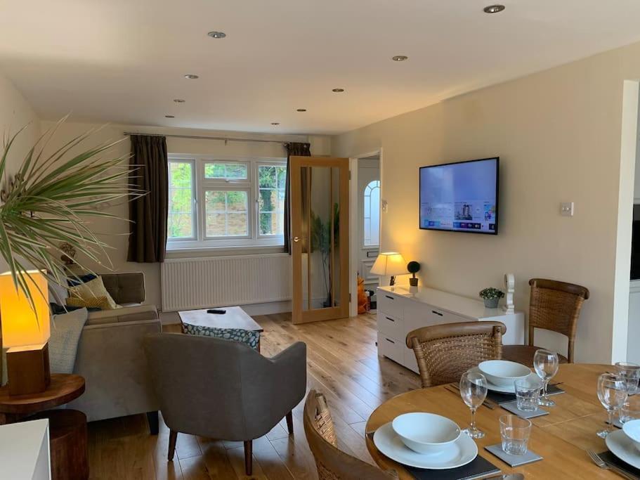 3 Bedroom House With Parking And Garden