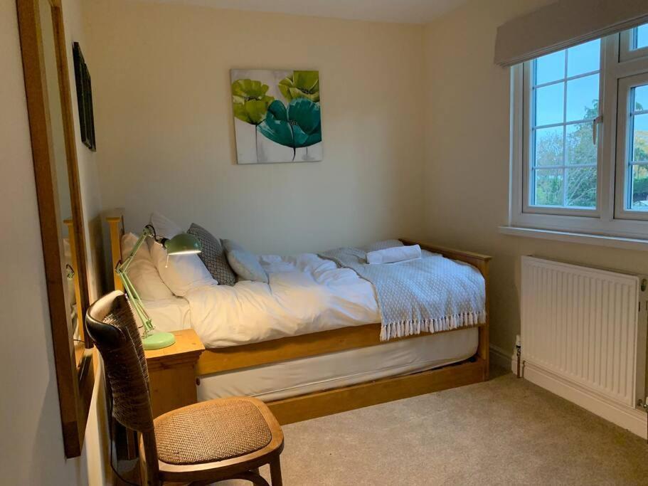3 Bedroom House With Parking And Garden Apartment Windsor