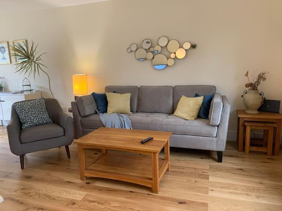 3 Bedroom House With Parking And Garden Apartment Windsor