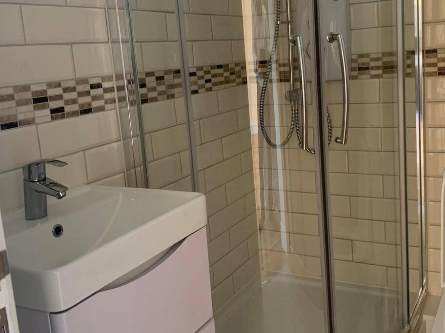 3 Bedroom House With Parking And Garden