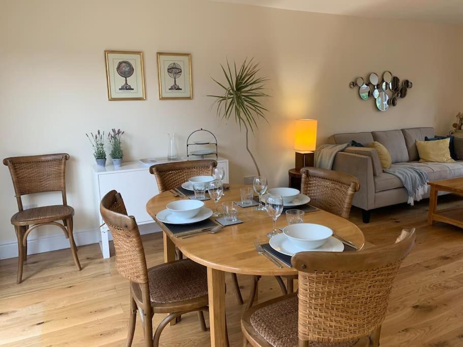 3 Bedroom House With Parking And Garden Apartment Windsor