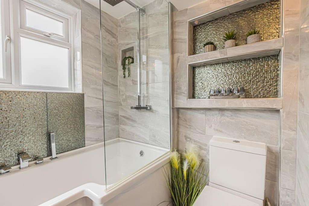 Charming 1 Bedroom Retreat In Apartamento *