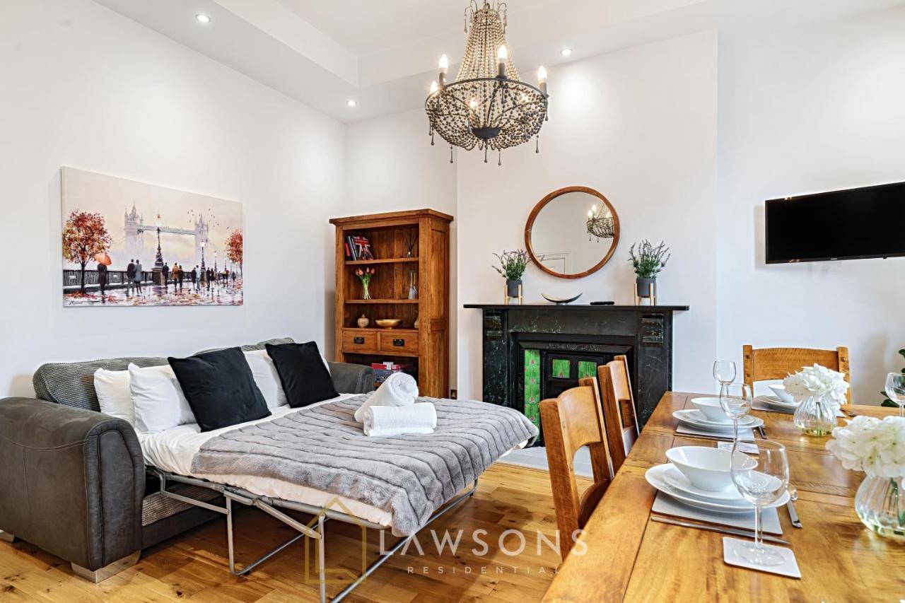 Living By Lawsons With Parking Holiday home Windsor