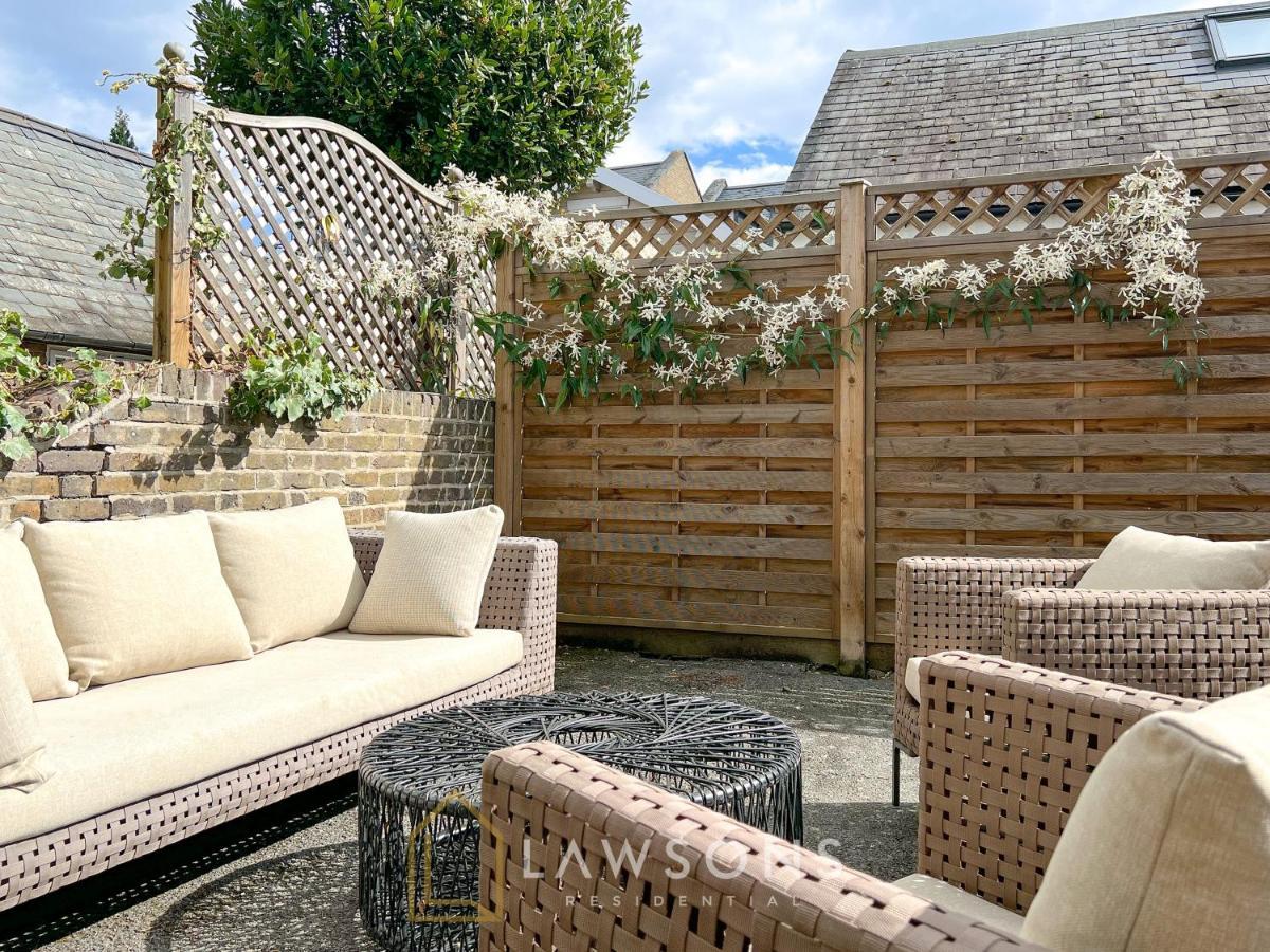 Living By Lawsons With Parking Holiday home Windsor