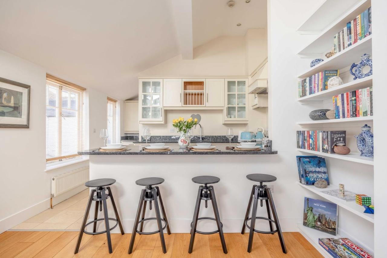 Gem: 1-bed Oasis Near Castle *