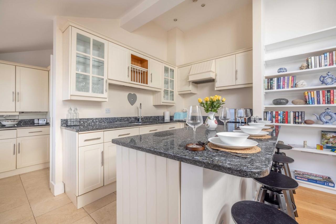 Apartment Gem: 1-bed Oasis Near Castle