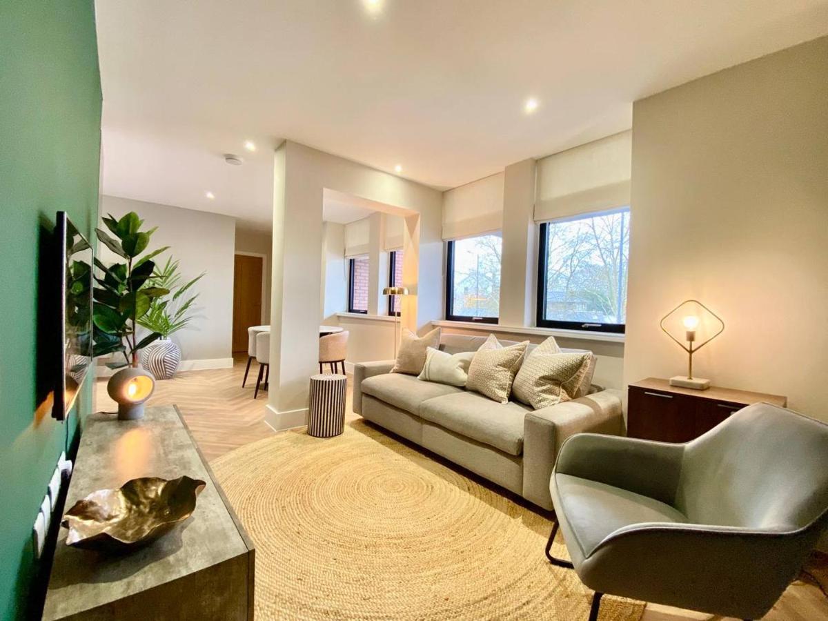 Queen Annes Court Luxury On High Street Apartment Windsor