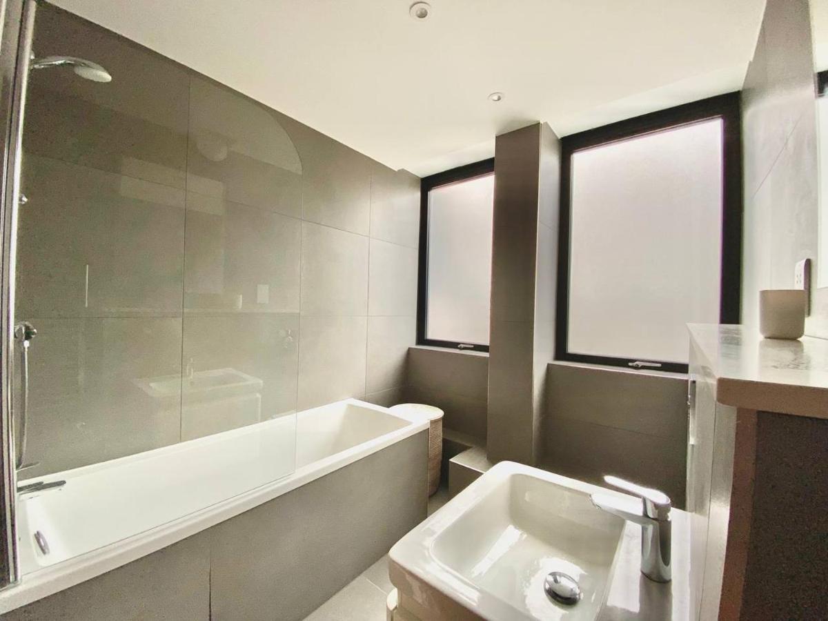 Queen Annes Court Luxury On High Street